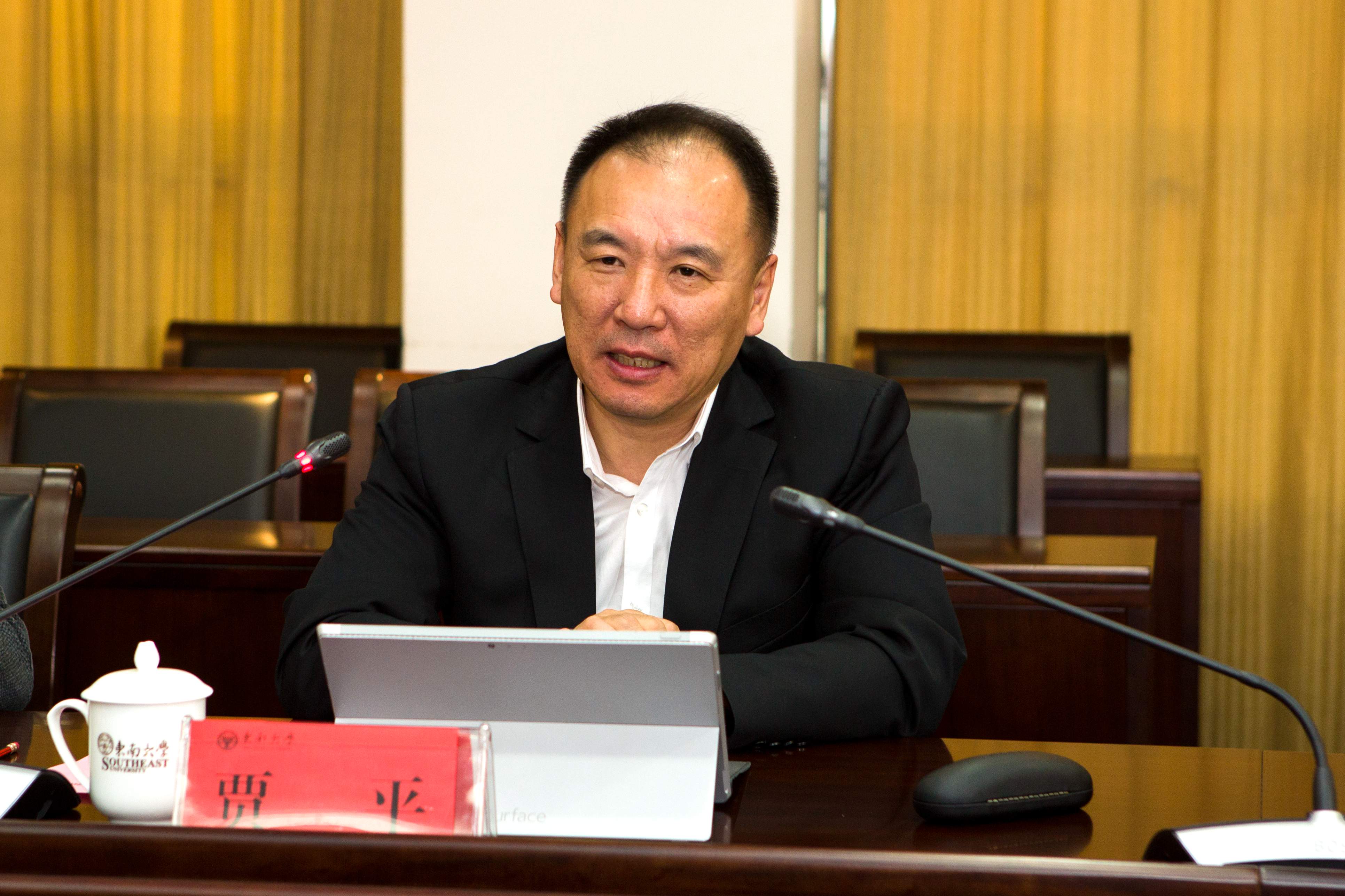 中国科学院长春光学精密机械与物理研究所所长贾平一行访问东南大学