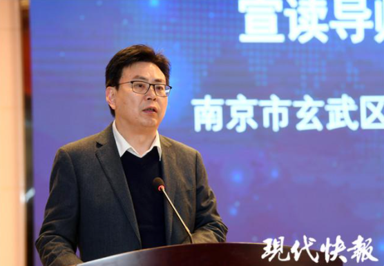 南京市玄武区教育局局长陈发山