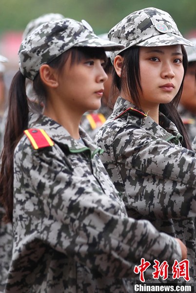 9月14日，大一新生在进行汇报表演。