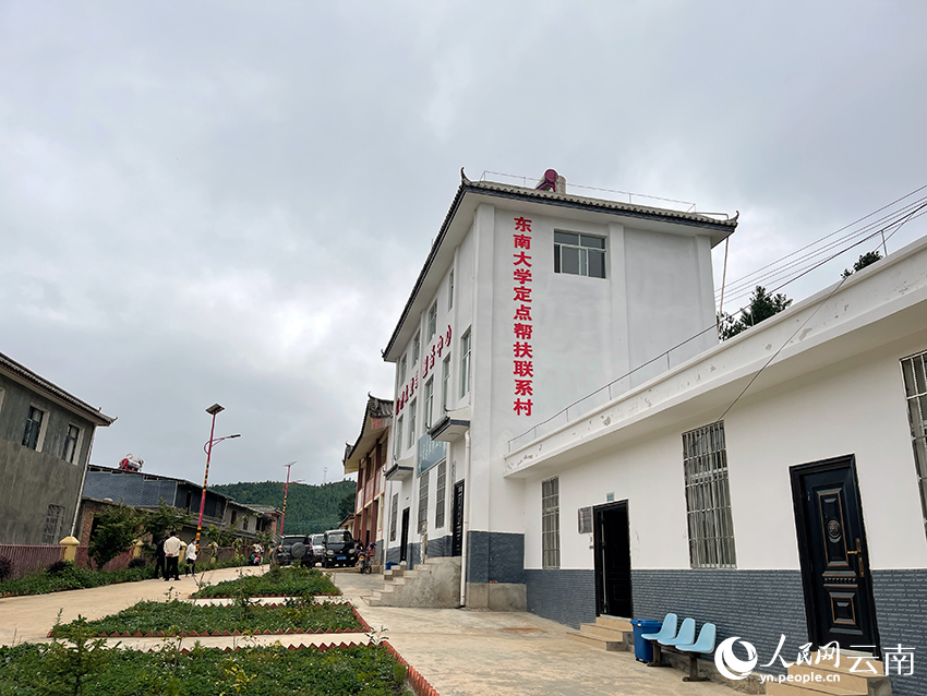 东大定点帮扶依黑么村。人民网记者 程浩摄
