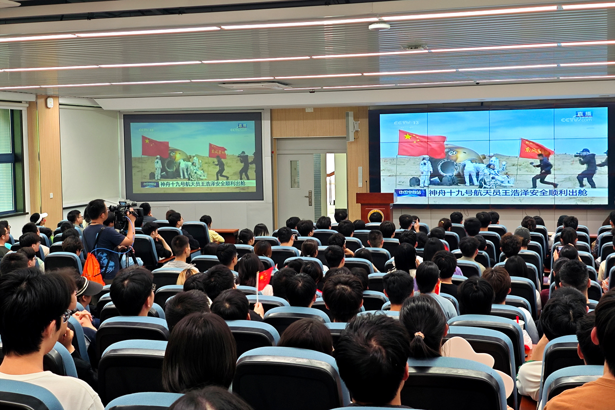 ​神舟十九号载人飞船成功返回 东南大学校友王浩泽太空凯旋！