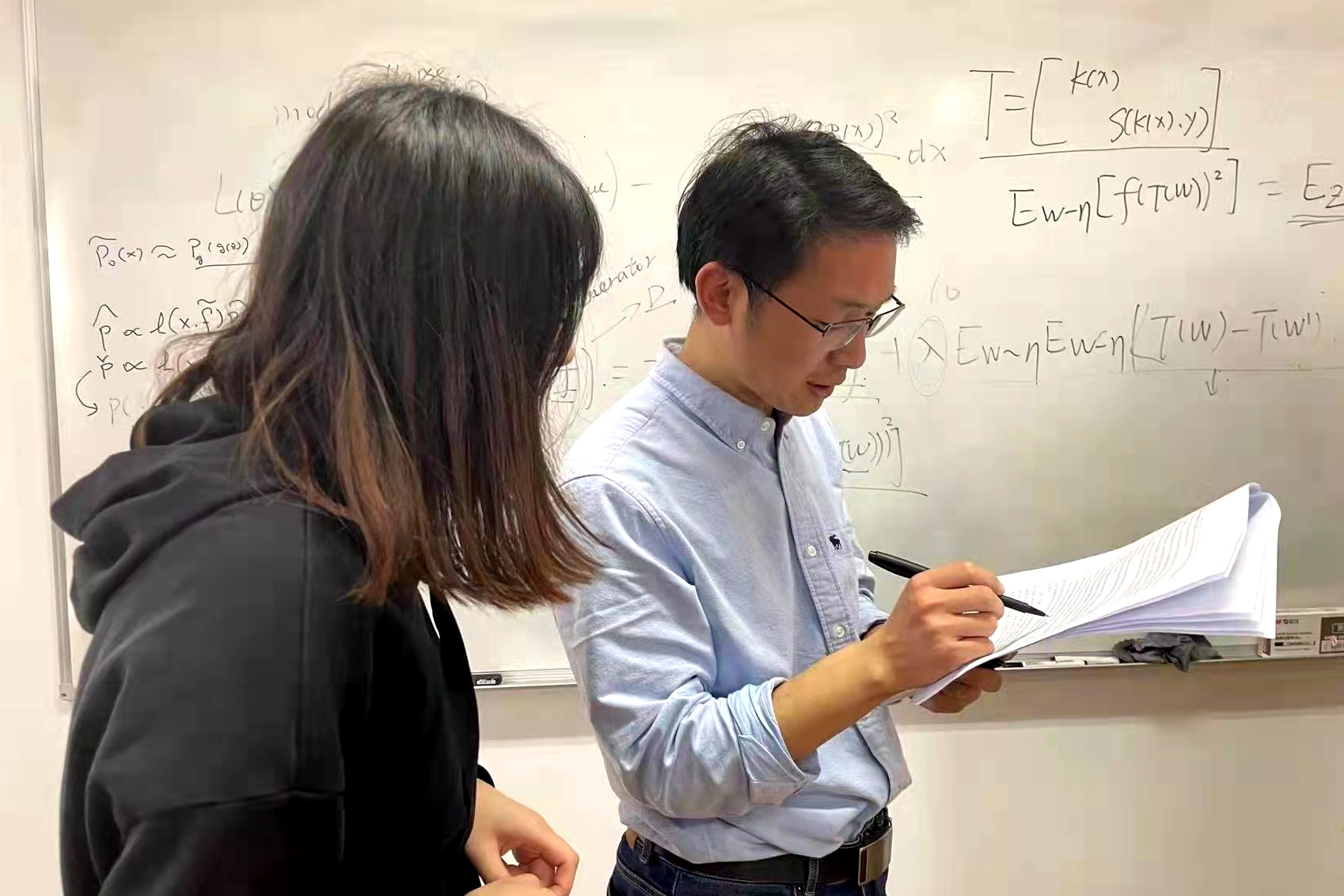 一支粉笔一个板擦一面黑板用数字记录人生——记我校数学学院副教授闫亮