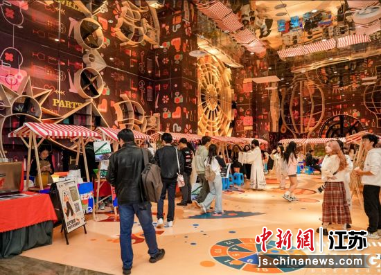 电影院变成游乐场、文创市集和艺术空间。南京江宁开发区供图 电影院变成游乐场、文创市集和艺术空间。南京江宁开发区供图