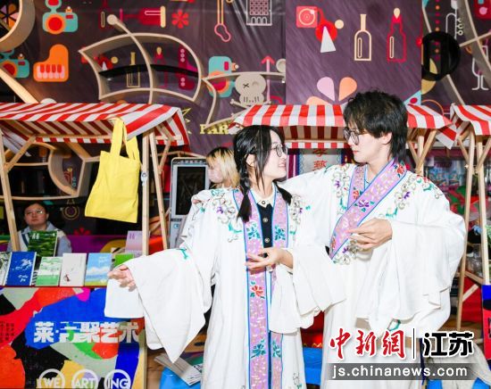 活动吸引了周边青年热情参与。南京江宁开发区供图 活动吸引了周边青年热情参与。南京江宁开发区供图